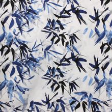 Witte polyester met blauwe bladeren - linnenstructuur