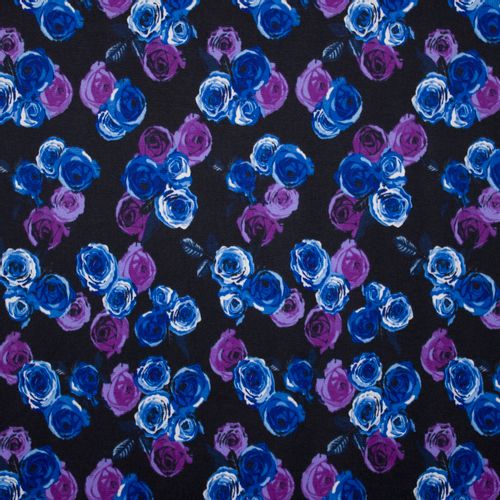Fijn polyester breitje met bloemen in blauwe en paarse tinten