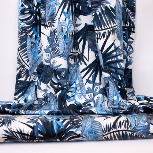 Witte tricot met blauwe tropische bladeren