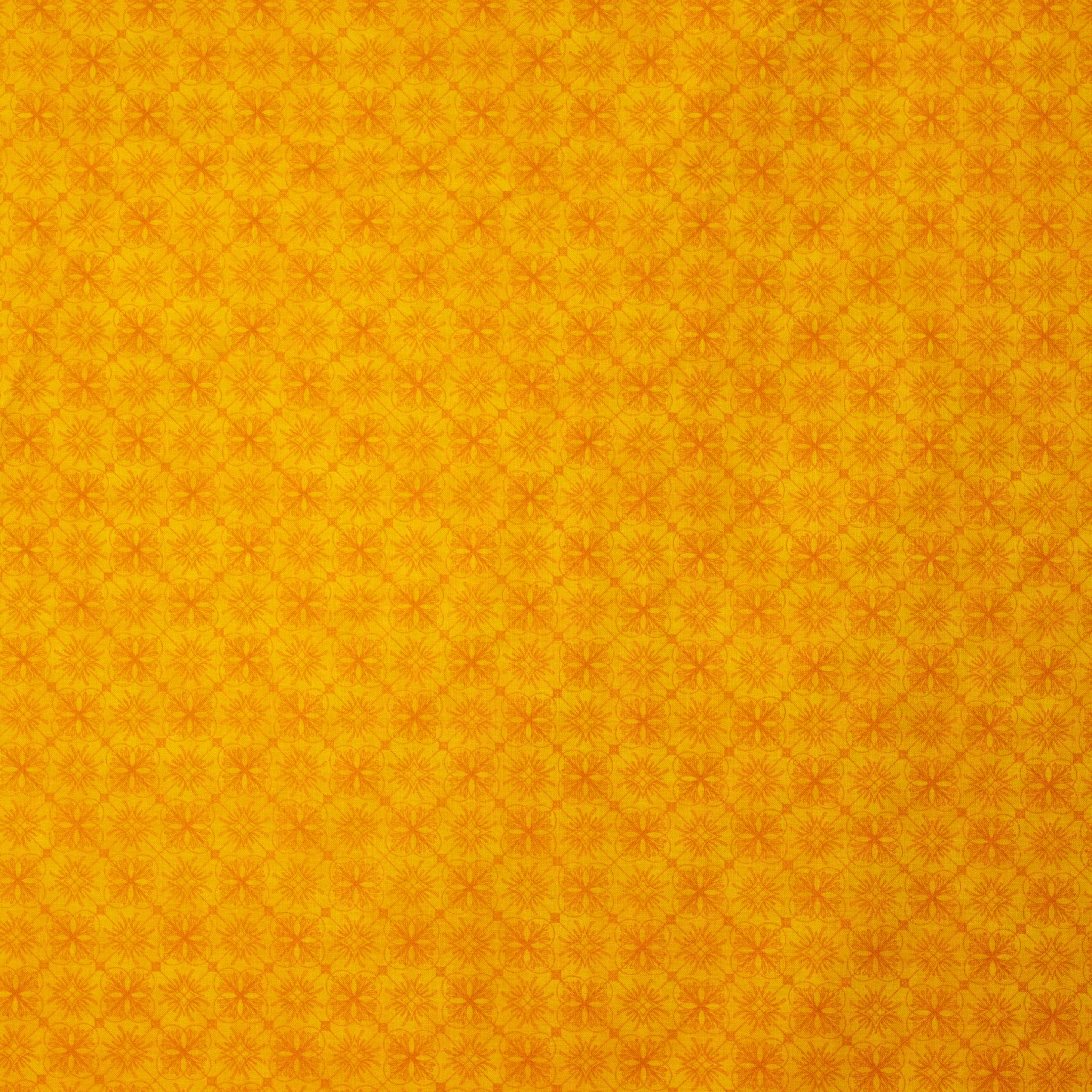 Gele Katoen met Oranje Motief
