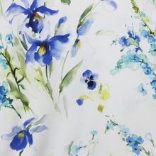 Satijn wit met blauwe bloemen in inkt