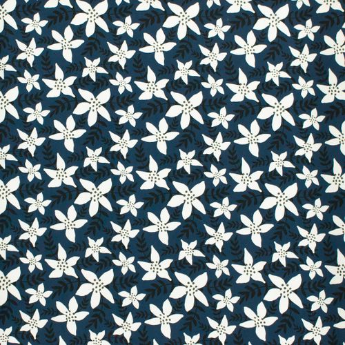 Blauwe  tricot met bloemen en takjes in wit en zwart