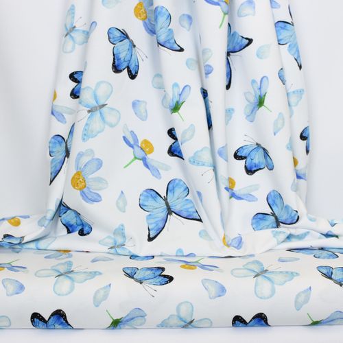 Witte tricot met blauwe vlinders en bloemen