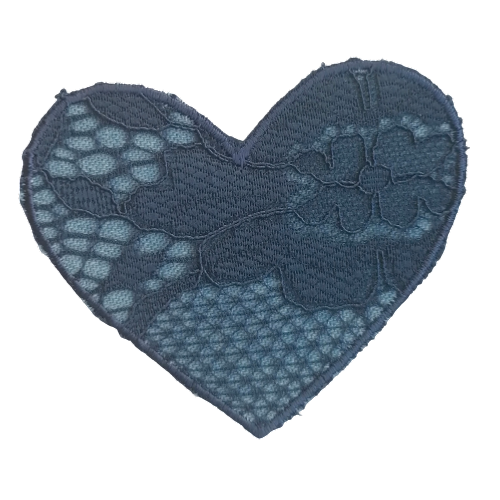 Opstrijkbare applicatie - hart met donkerblauwe kant