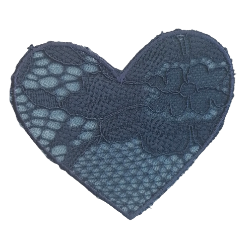Opstrijkbare applicatie - hart met donkerblauwe kant - 7,5 x 6 cm