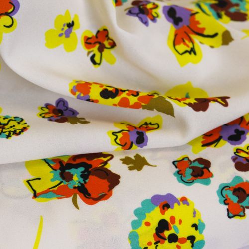 Polyester crêpe ecru met bloemen miroglio print