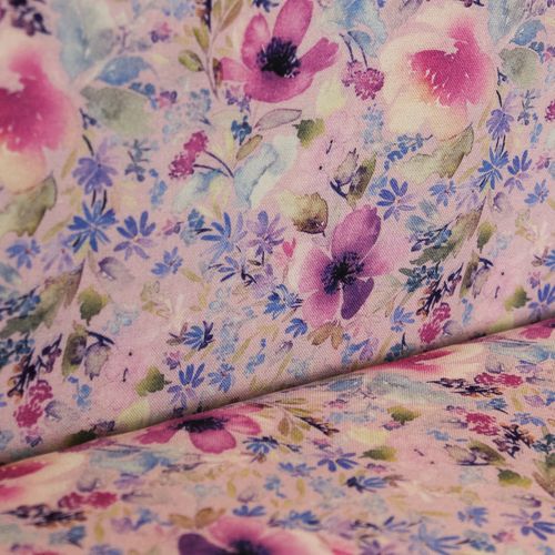Viscose linnen zacht roze met lichtgekleurde bloemetjes
