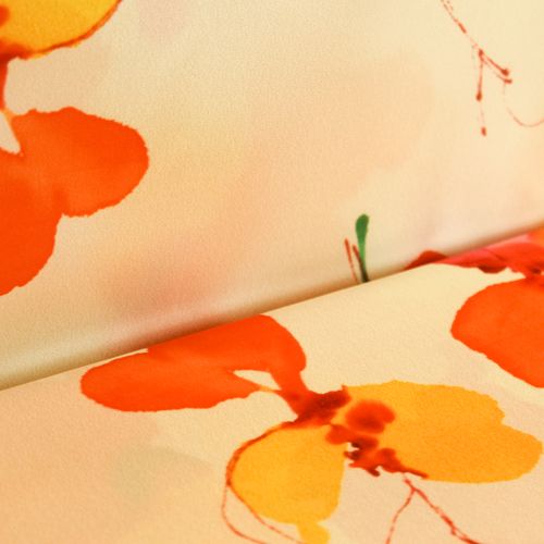 Polyester satijn beige met oranje/fuchsia bloemen