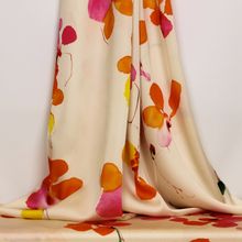 Polyester satijn beige met oranje/fuchsia bloemen