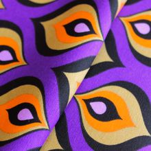 Katoen tricot paars met kleurrijk motief
