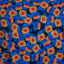 Polyester satijn blauw met oranje bloemen