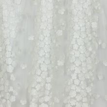 Witte kant met 3D bloemen - Lorré
