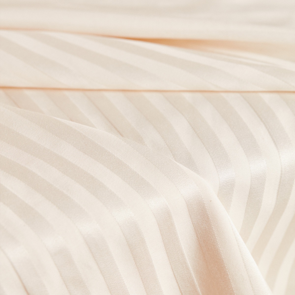 Ecovero viscose Dobby stripes gebroken wit - Atelier Brunette