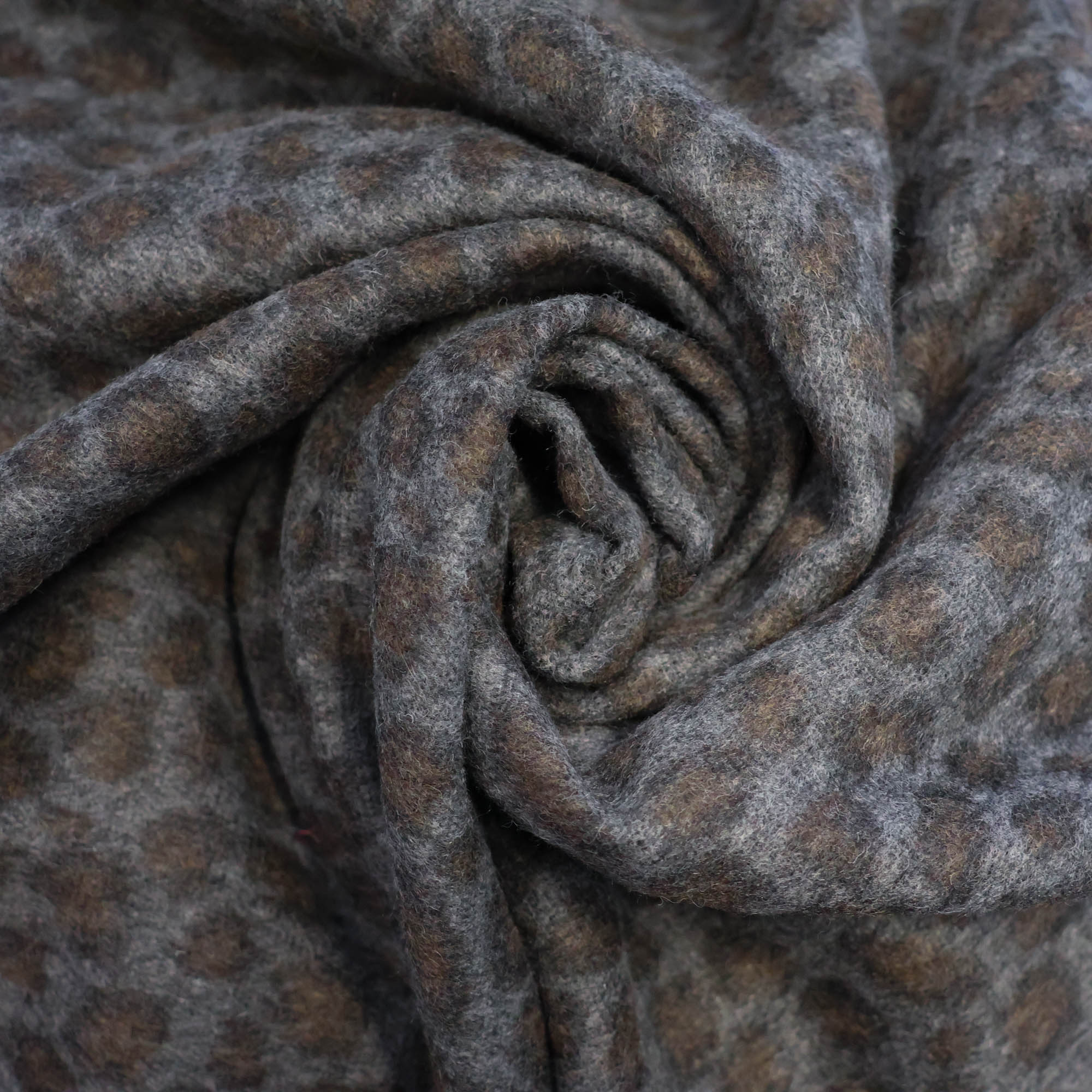 Mantelstof blauw met panterprint