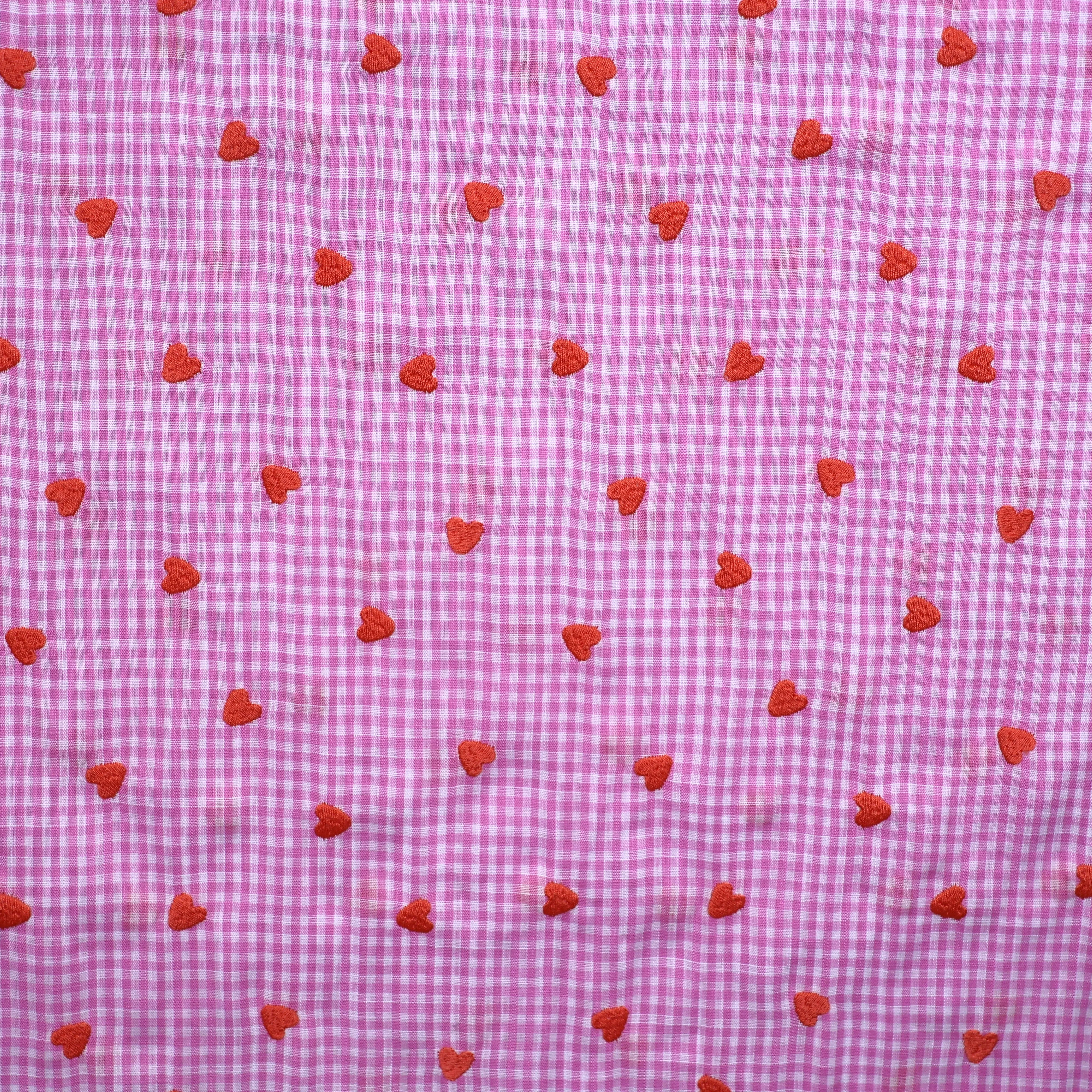 Katoen poplin stof geborduurd harten roze