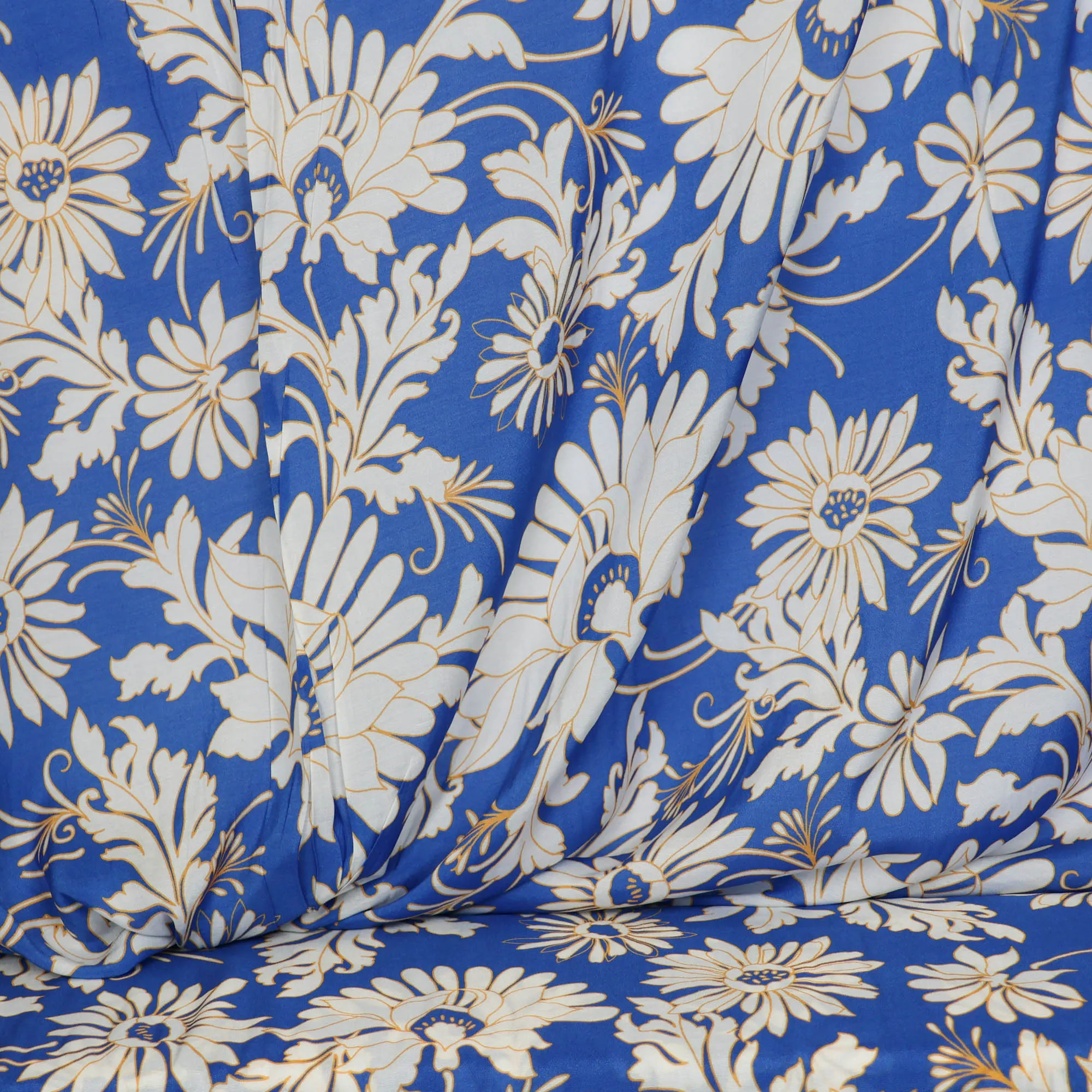 Viscose blauw met bloemen