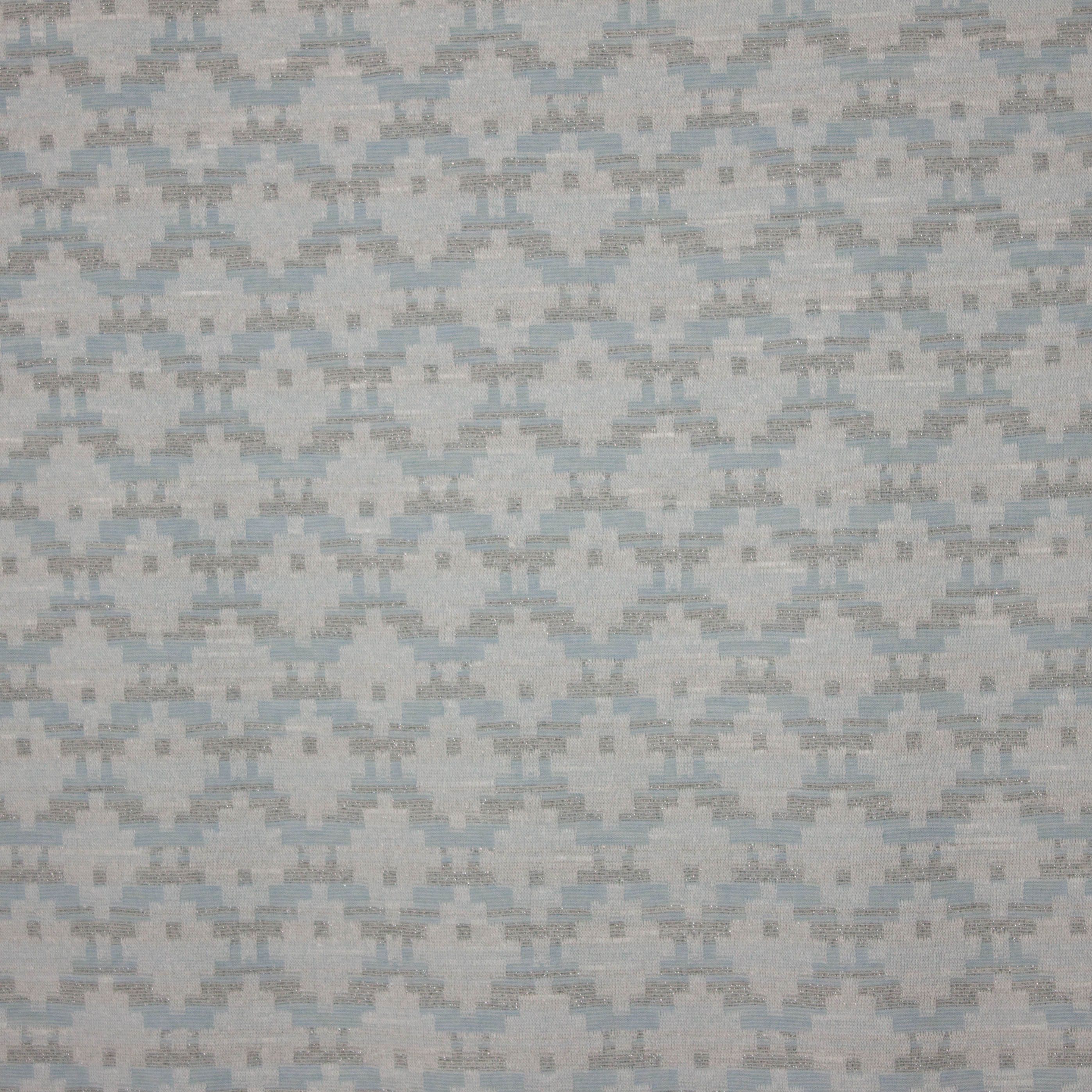 Fijn breitje met geometrische motief in wit, lichtblauw en zilveren glitter