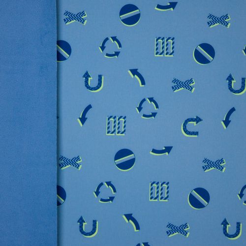 Blauwe softshell met verkeerstekens met blauwe achterkant