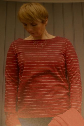 Zacht rode tricot met witte streepjes 'Crayon' van 'Cherry Picking'