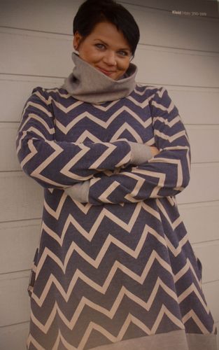 Grijsblauwe jaqcuard tricot met lichtroos zigzag motief