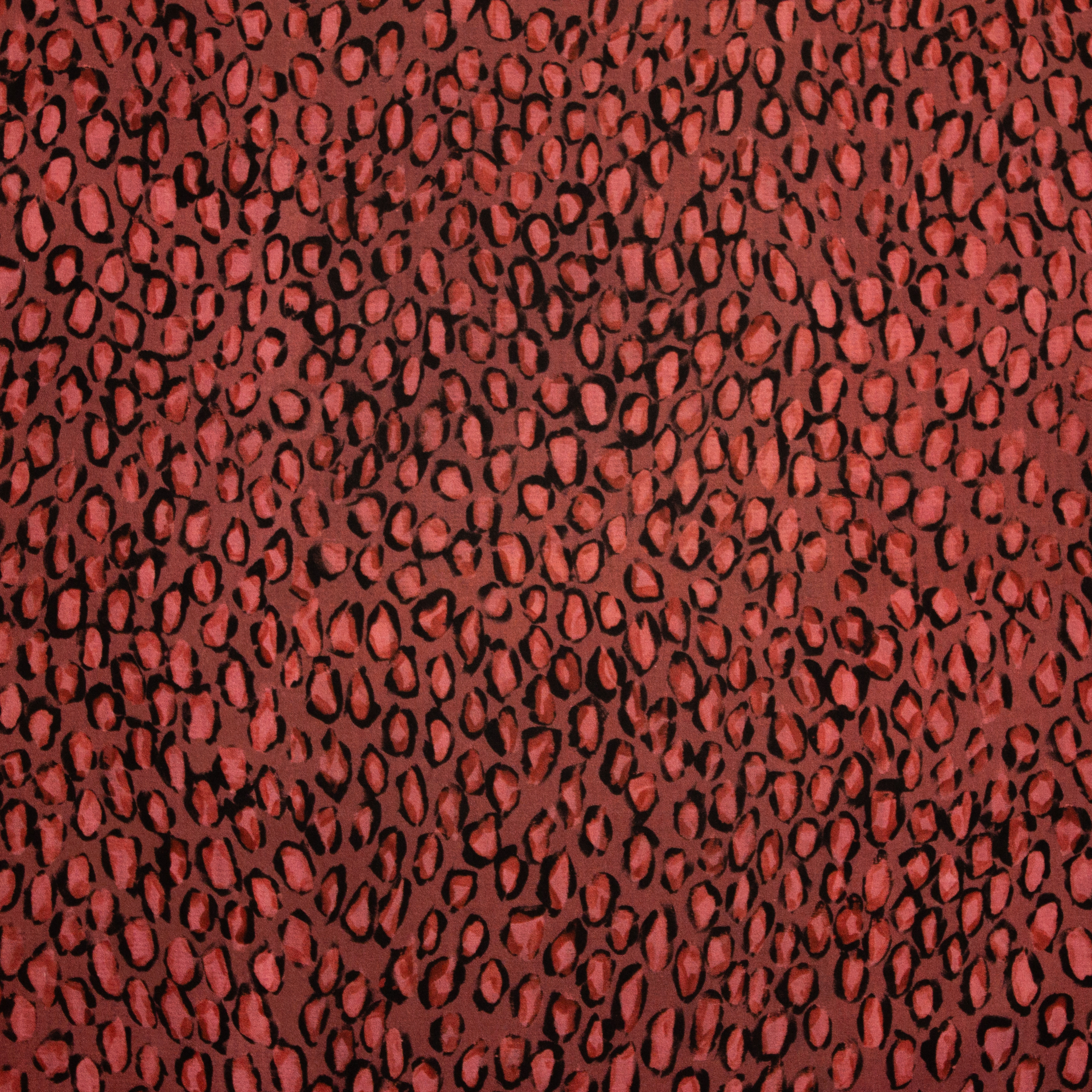 Rode viscose met zwarte panterprint