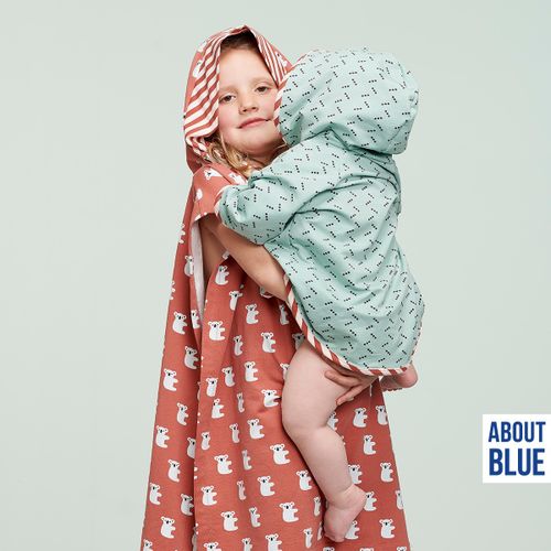 Muntkleurige french terry met stippen van 'About Blue Fabrics'