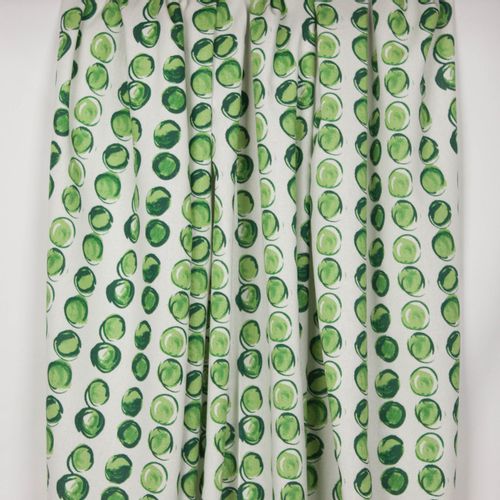 Witte viscose linnen mengeling met groene abstracte bollen van "Burda Style"
