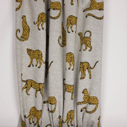 Grijze gemeleerde sweaterstof met luipaarden