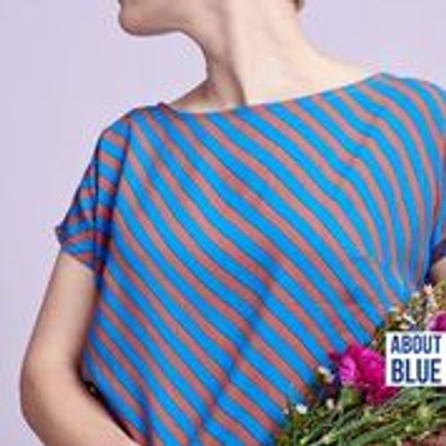 Gestreepte viscose "Breeze Dia" van About Blue Fabrics