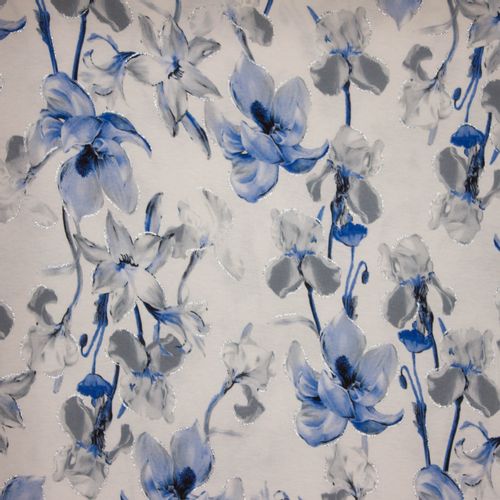 Witte viscose tricot met blauwe en grijze bloemen
