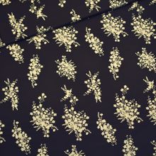 Fijne grijze polyester stretch met bloemen - Burda Collectie Lente-Zomer 2022