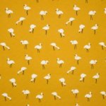 Crêpe tricot met flamingo motief op oker achtergrond