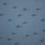 jeansblauwe tricot met vliegtuigprint