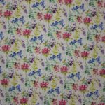 Katoen met bonte bloemenprint
