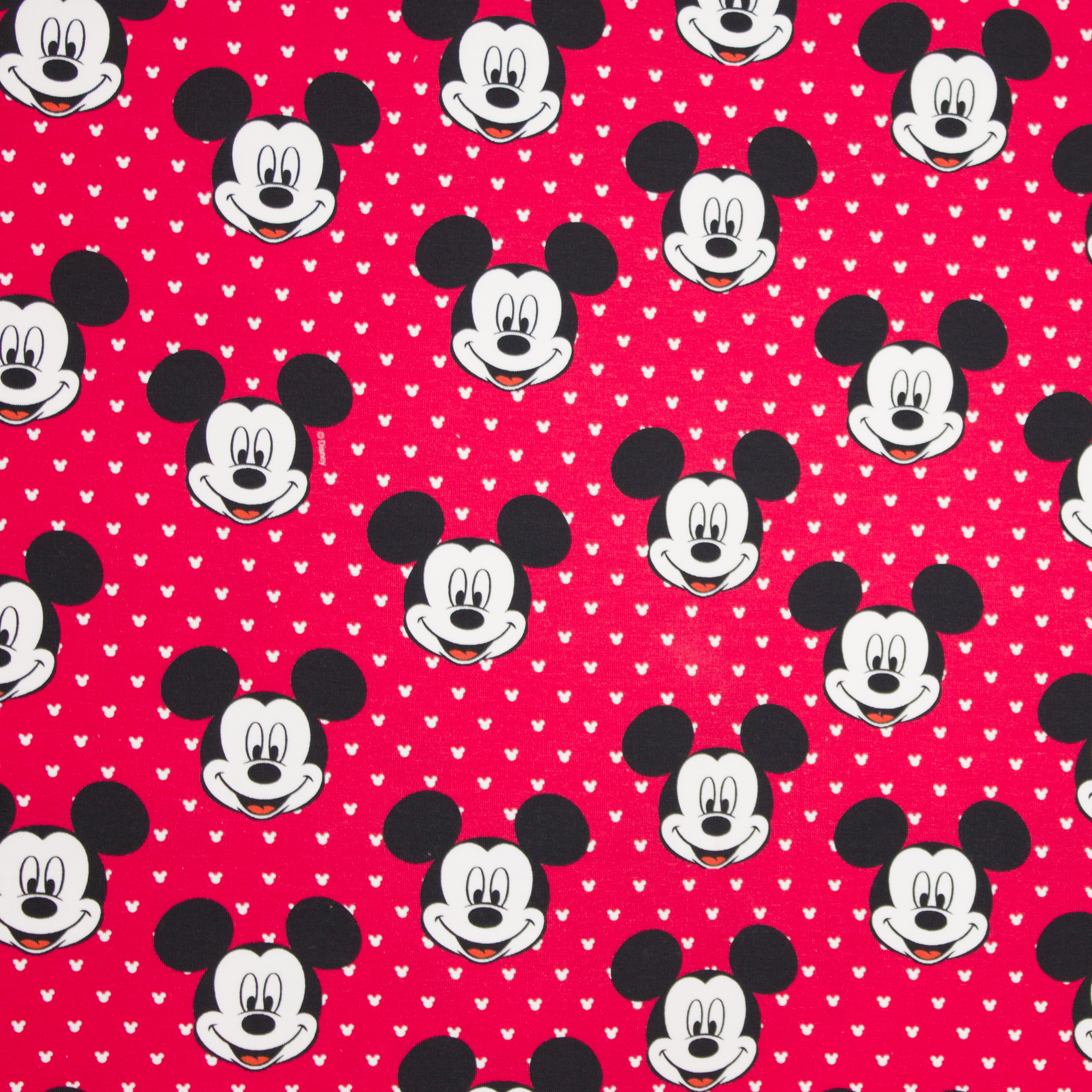 French terry rode achtergrond met Mickey Mouse