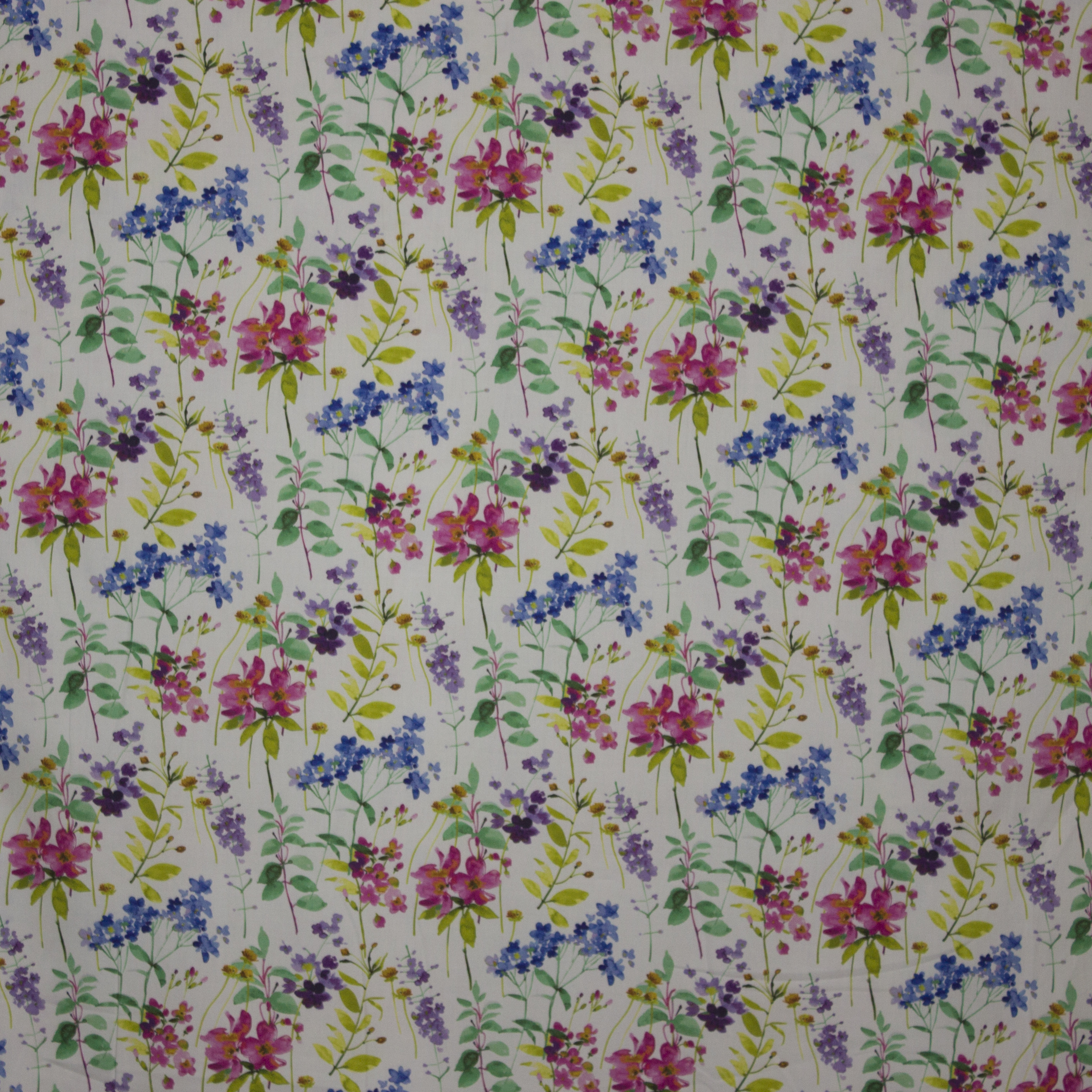 Katoen met bonte bloemenprint