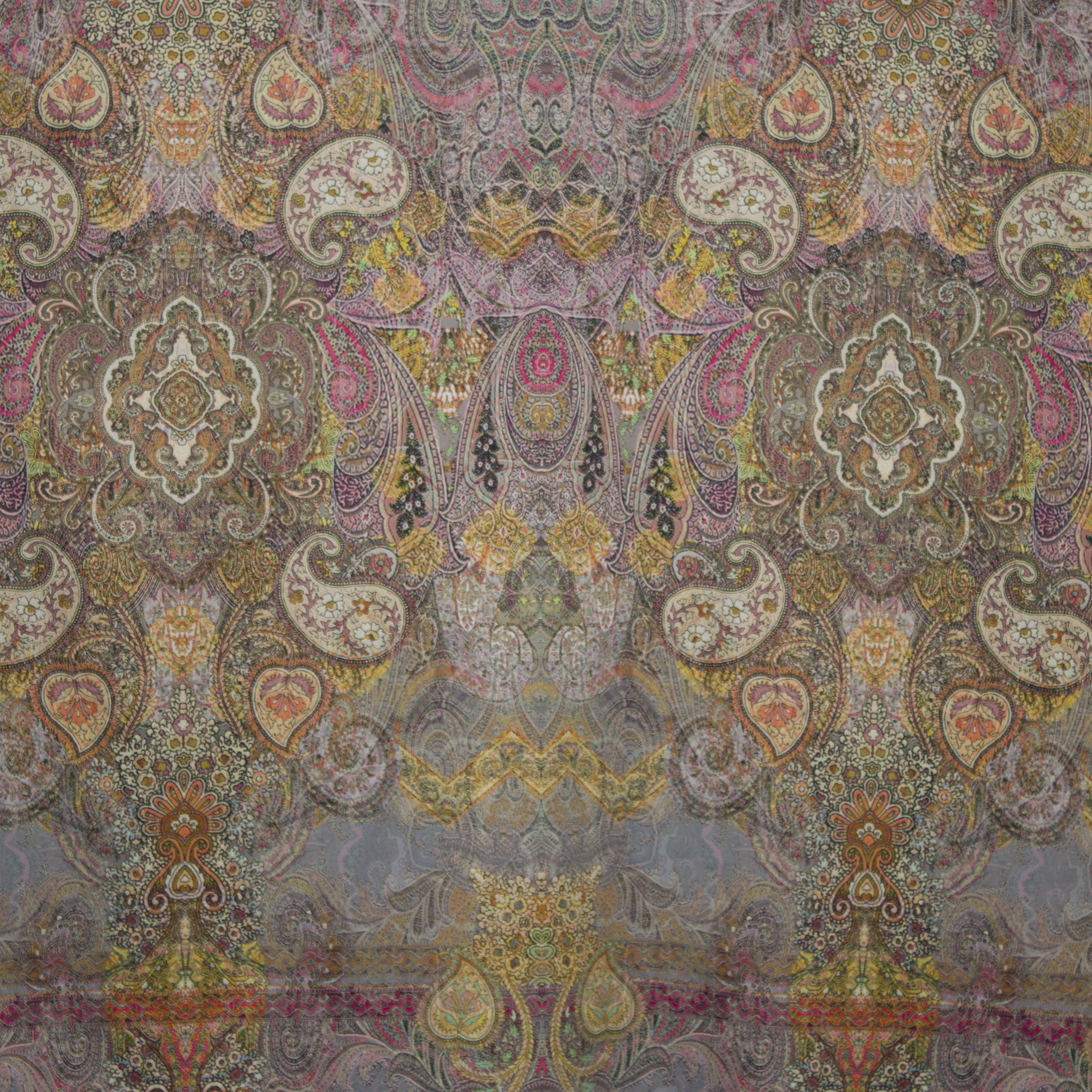 Satijn met paisleymotief