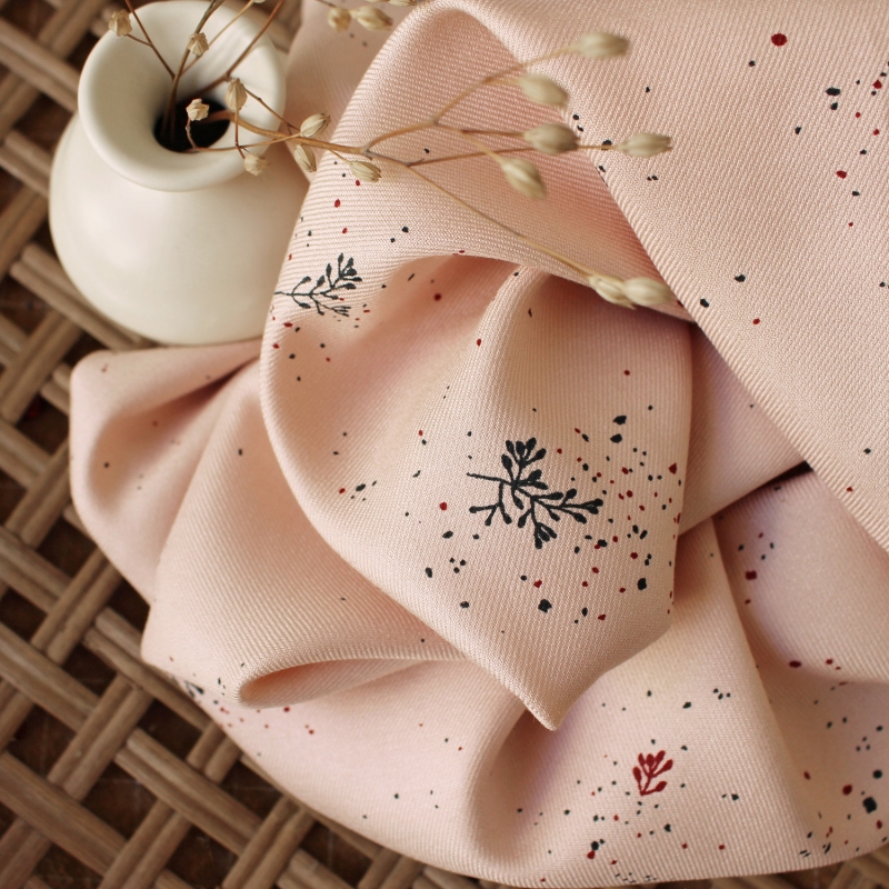 Viscose twill 'Twig Blush' van Atelier Brunette