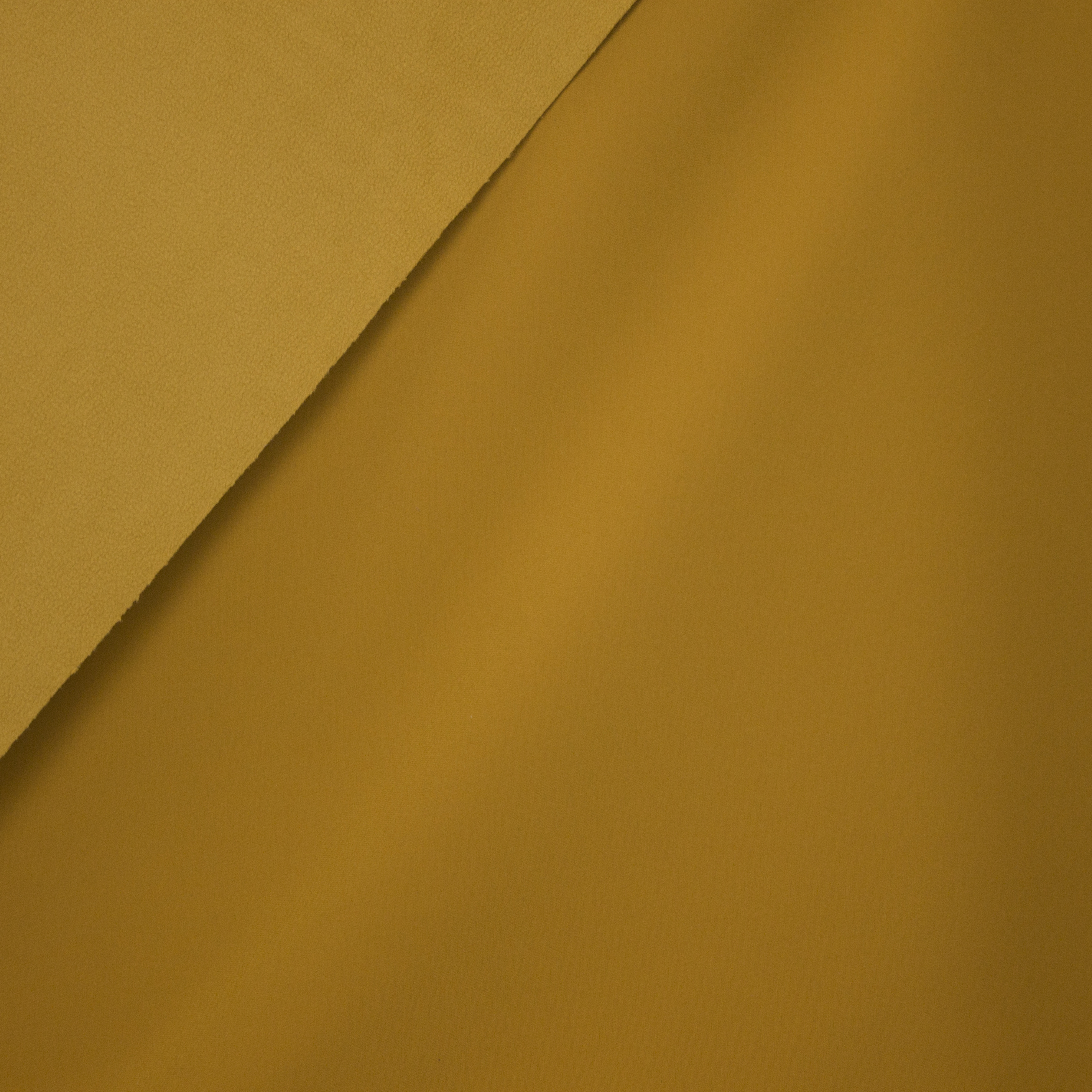 Softshell in mosterdkleur met fleece achterkant