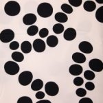 Crèmekleurige ecologische viscose met zwarte bollen van Mind The Maker