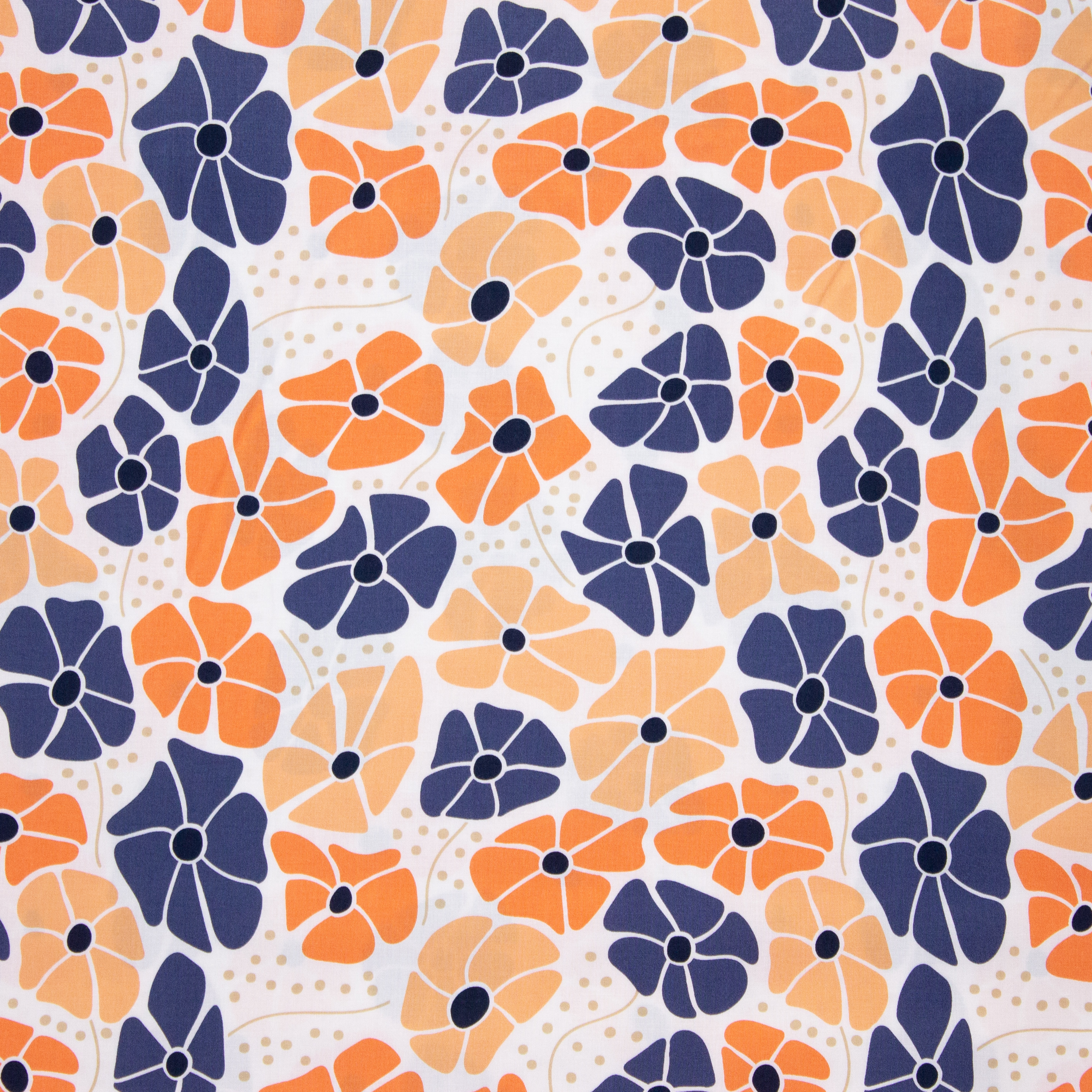 Witte viscose met blauwe en zalmroze bloemen van Cloud 9