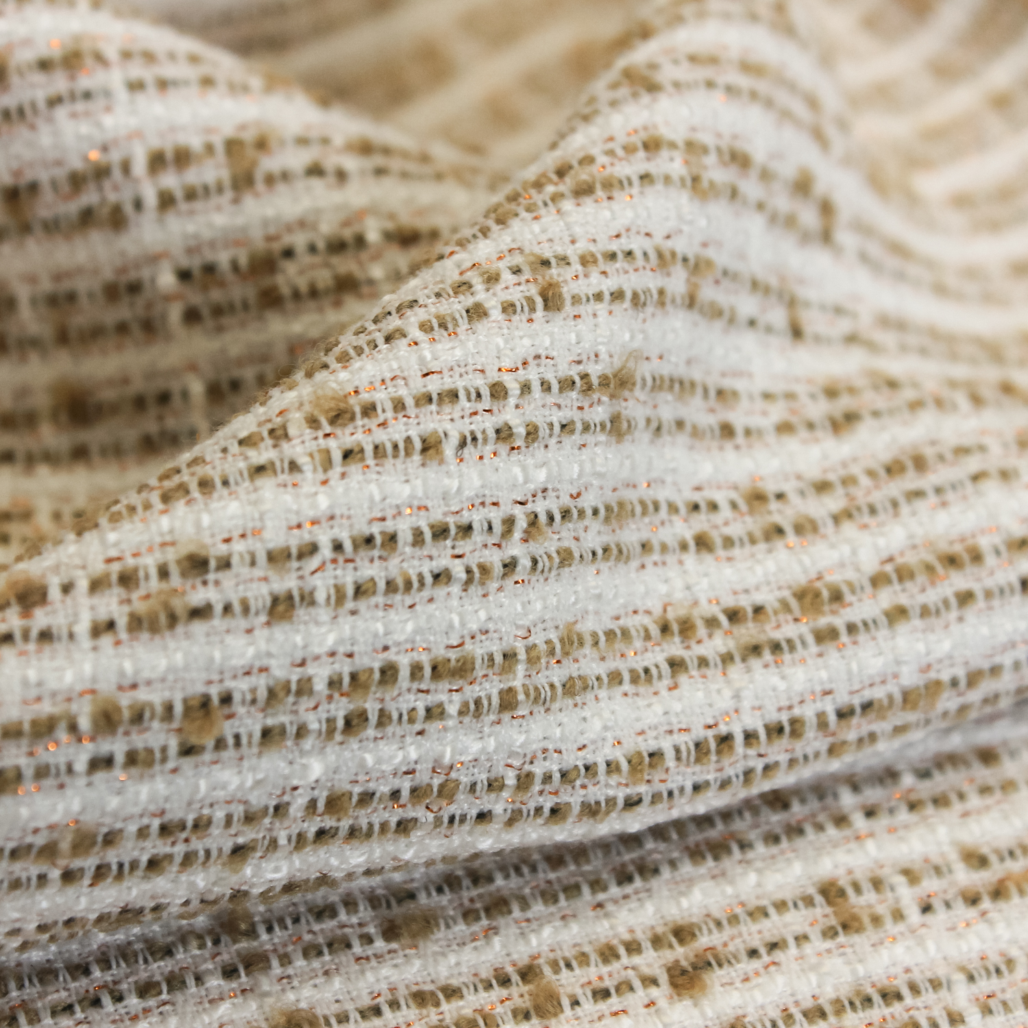 Chanelstof beige met rode lurex - Burda