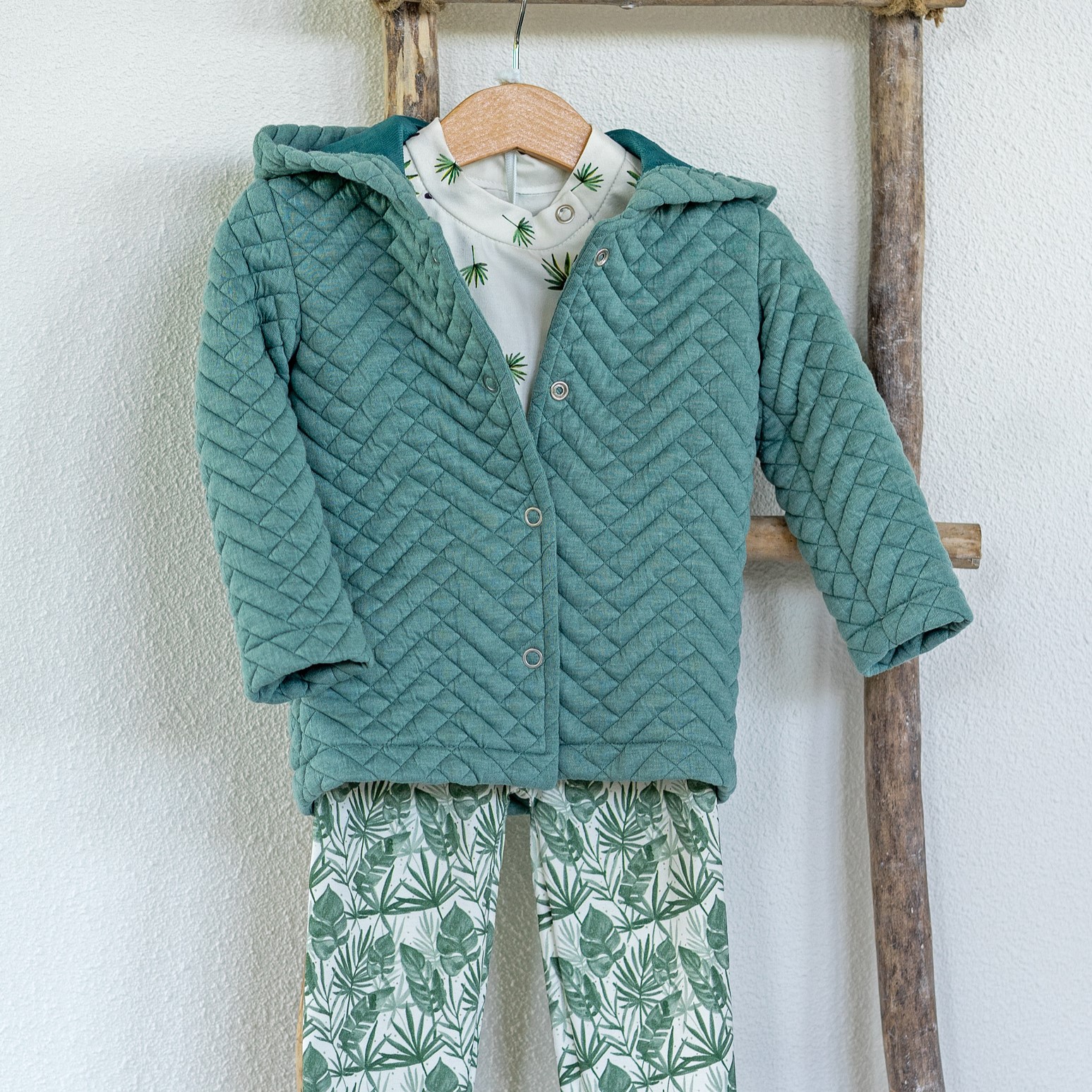 Voordeelpakket baby groen vestje en shirtje met panda's - B*Trendy