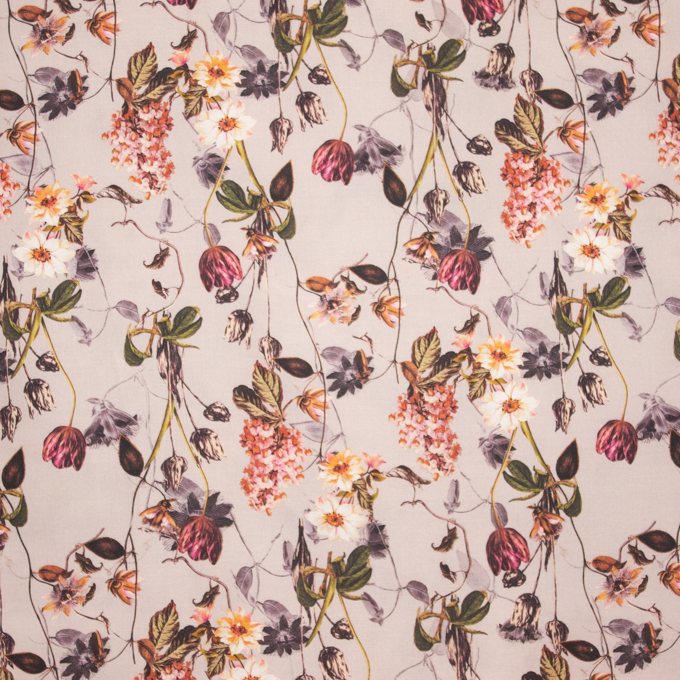 Lichtroze Viscose met Takken en Bloemen van La Maison Victor