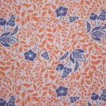 Grijze viscose met blauw en oranje bloemenpatroon