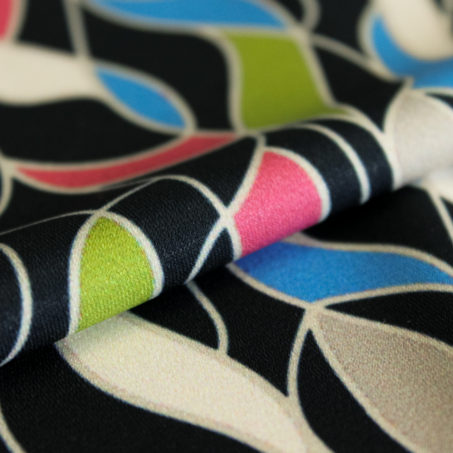 Tricot multicolor met abstracte vormen