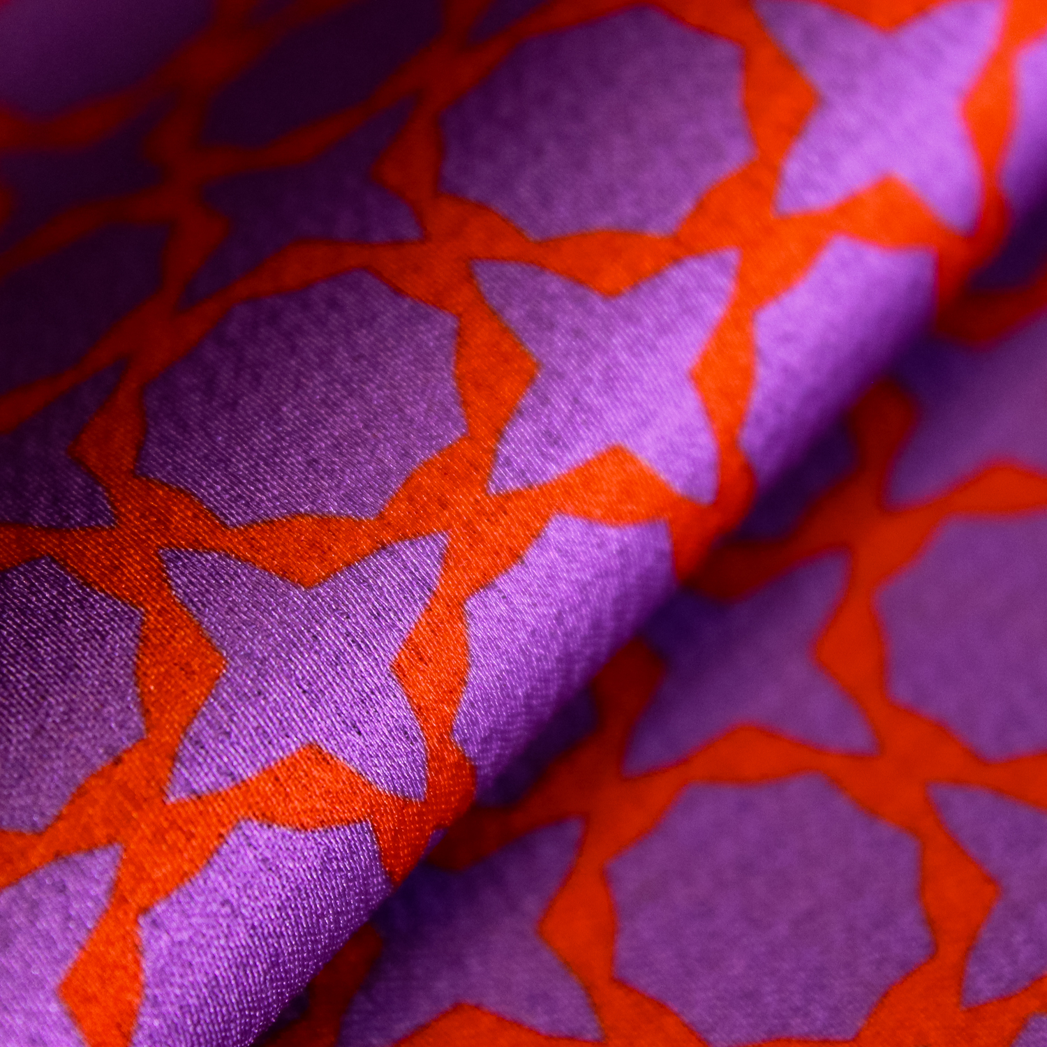 Polyester paars met rode cirkels - Burda