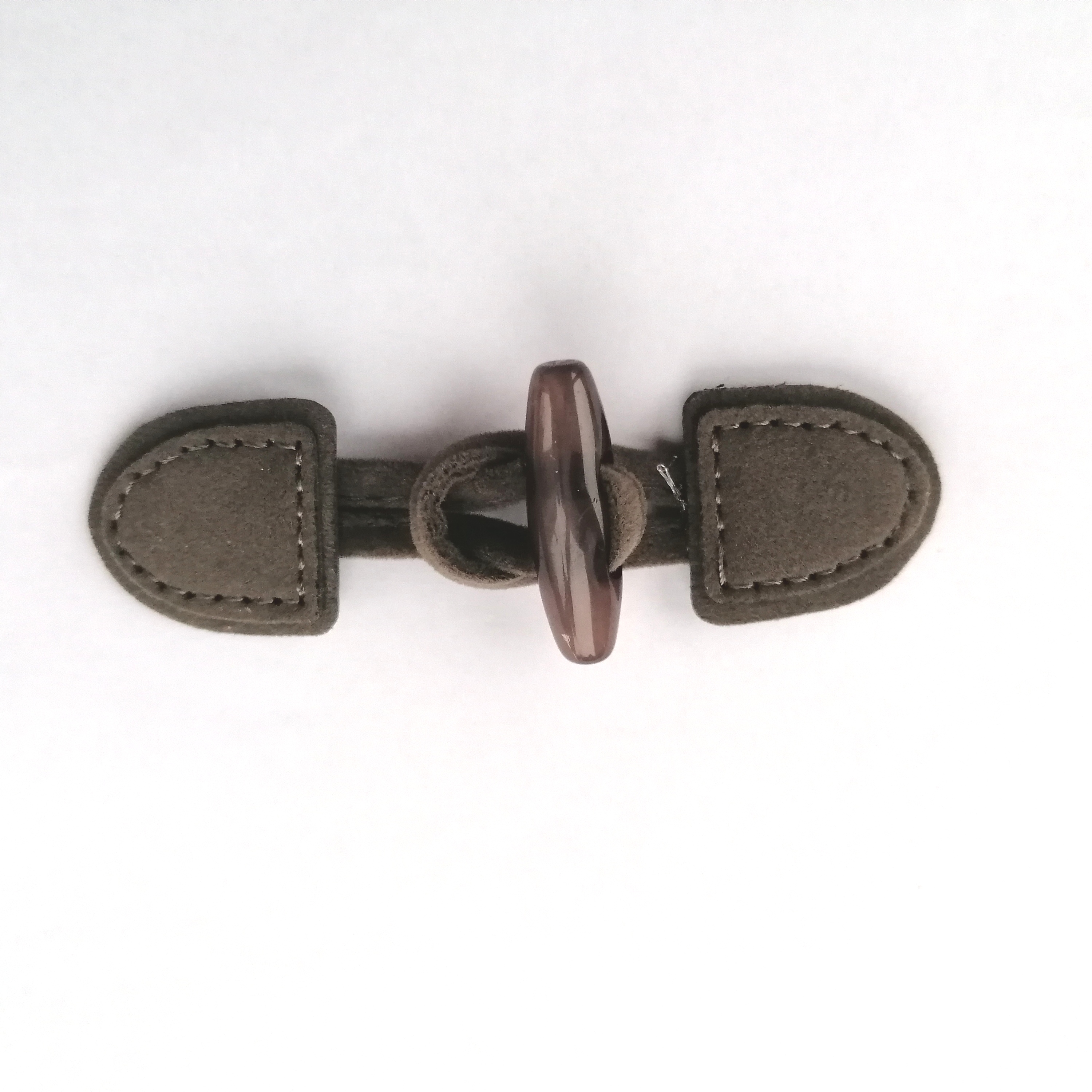 Houtje touwtje sluiting -  suède - donkerbruin - 9,5 x 2,5 cm