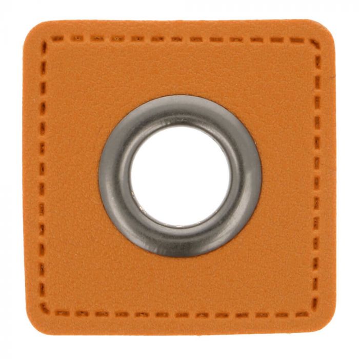 Nestelogen (nikkel 8 mm) op bruin imitatieleder vierkant (28 mm)