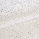 Witte broderie met bloemen van La Maison Victor